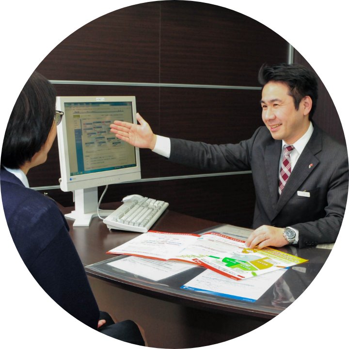 店舗に来店して相談するイメージ