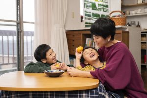 かぞくをはぐくむヒントがつまったパパママ・マガジン たまちっぷす | vol.3 手仕事の時間が教えてくれた、子育てで大切なこと