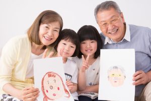 かぞくをはぐくむヒントがつまったパパママ・マガジン たまちっぷす | 敬老の日に感謝を伝えよう！プレゼントに迷ったときの鉄板は？