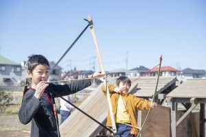 かぞくをはぐくむヒントがつまったパパママ・マガジン たまちっぷす | 空の下でつながろう。不登校の子どもの、家でも学校でもない第三の居場所～フリースペースくにたちを訪ねて～ 【前編】