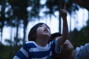 かぞくをはぐくむヒントがつまったパパママ・マガジン たまちっぷす | 宇宙と星空の専門家に聞いた！子どもと一緒に星空を見上げてみよう！