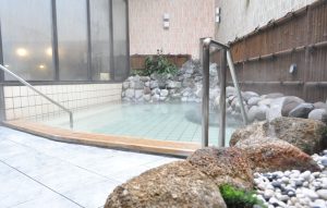 かぞくをはぐくむヒントがつまったパパママ・マガジン たまちっぷす | 子連れで行ける！多摩地域の温浴・入浴施設特集