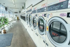かぞくをはぐくむヒントがつまったパパママ・マガジン たまちっぷす | 雨の季節も安心！コインランドリー活用術