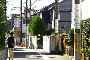 かぞくをはぐくむヒントがつまったパパママ・マガジン たまちっぷす | 調布発！ 電柱広告で街を笑顔に変える小さな会社の挑戦