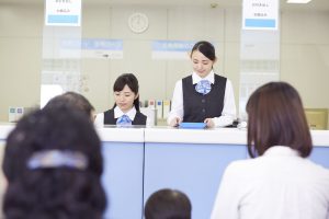 かぞくをはぐくむヒントがつまったパパママ・マガジン たまちっぷす | 金融機関でも登録が可能に！公金受取口座の登録ってしたほうがいいの？
