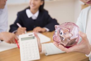 かぞくをはぐくむヒントがつまったパパママ・マガジン たまちっぷす | 学校での金融教育・家庭で親が教えるべきことは？